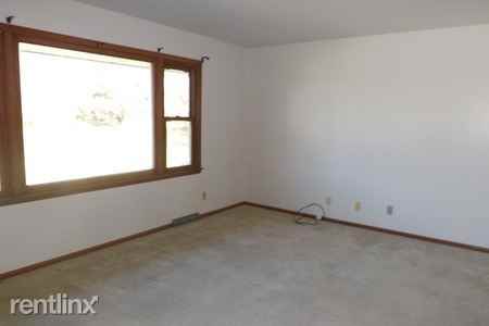 3440 SE 29th St - Photo 3 of 10