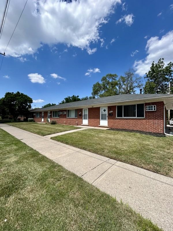 1450 Goddard Rd - Photo 2 of 11