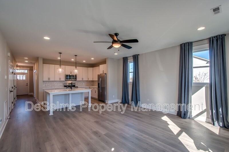 2061 Oakwood Avenue - Photo 3 of 30