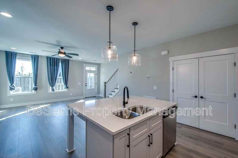 2061 Oakwood Avenue - Photo 4 of 30