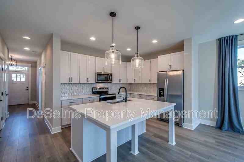 2061 Oakwood Avenue - Photo 5 of 30