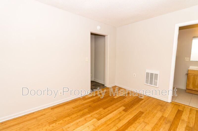 5345 Lazard St #B - Photo 4 of 9