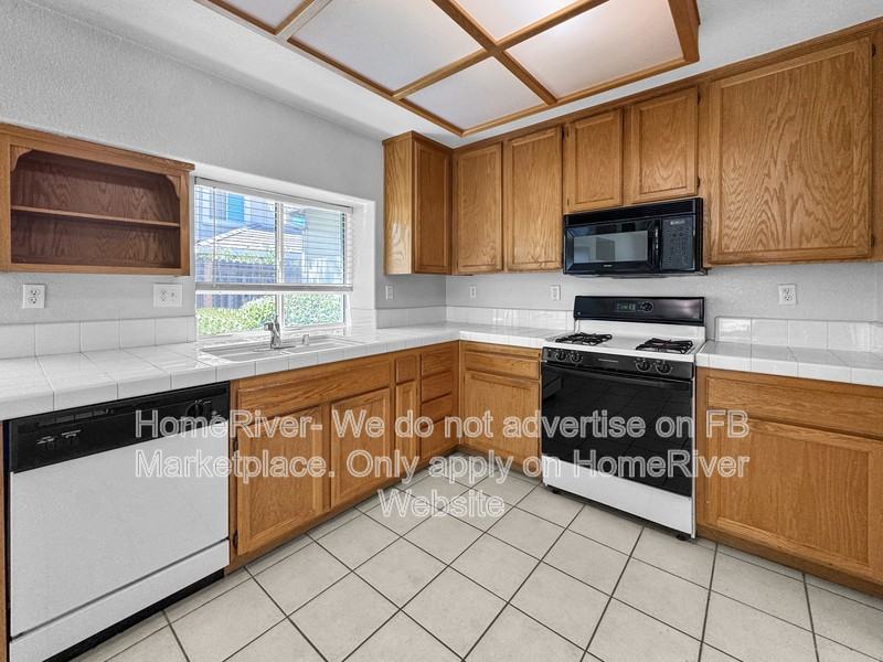 952 Nichols Cir - Photo 3 of 22