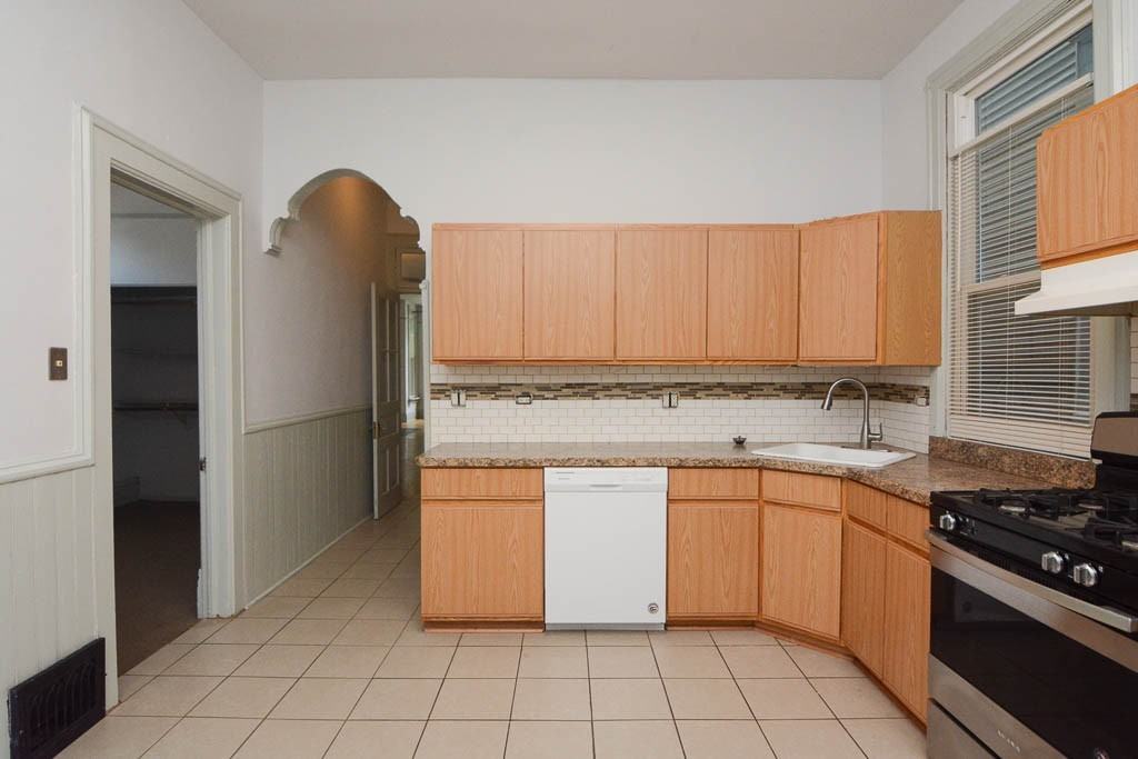 3224 N Racine Ave #1 - Photo 4 of 21