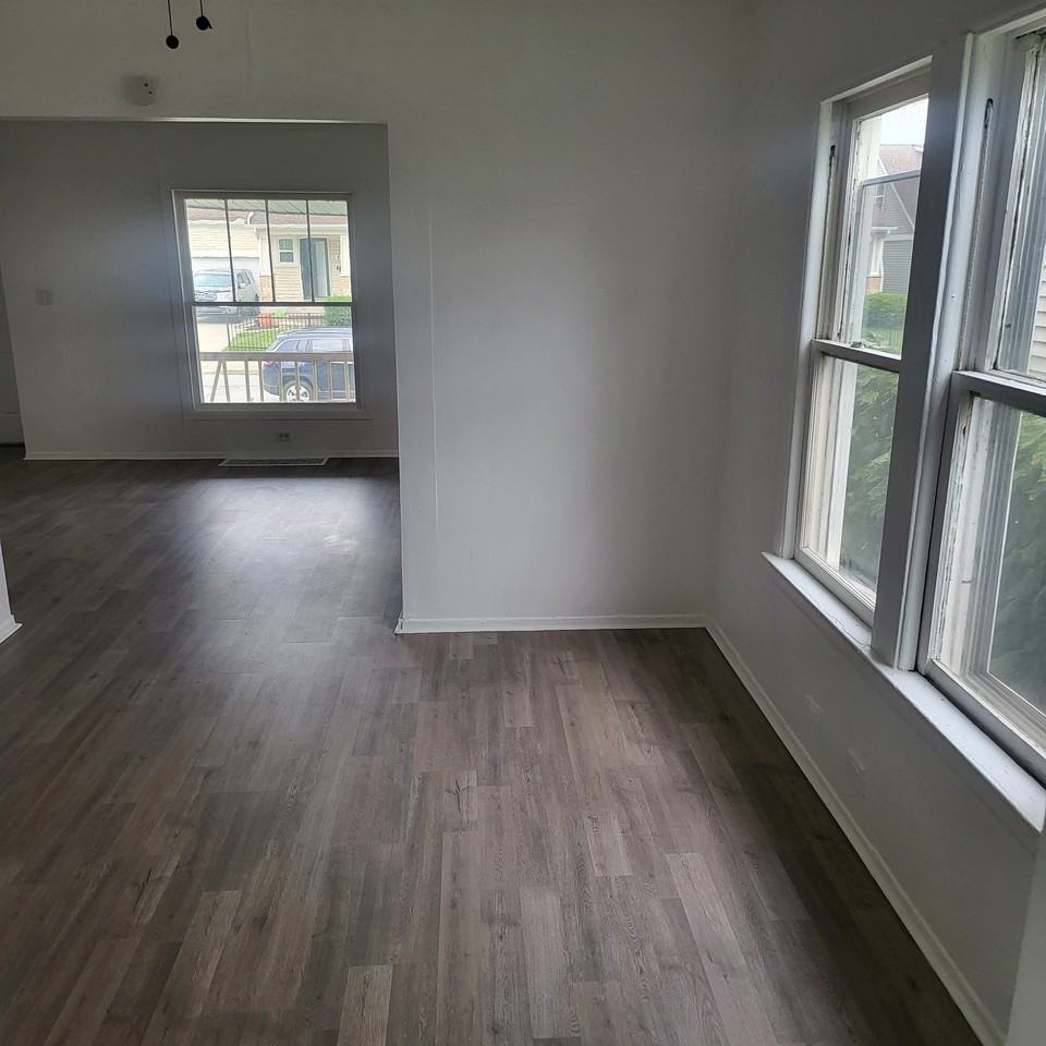 845 Royal Rd - Photo 3 of 8