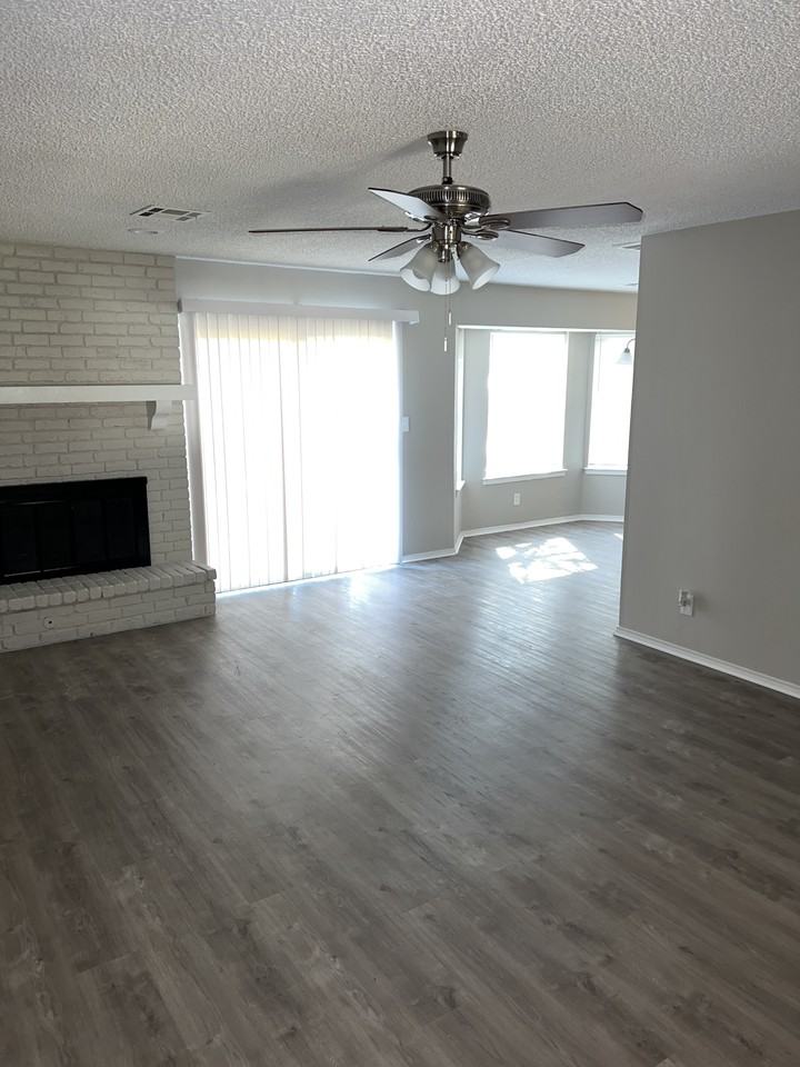 656 S Maywood Dr - Photo 2 of 9