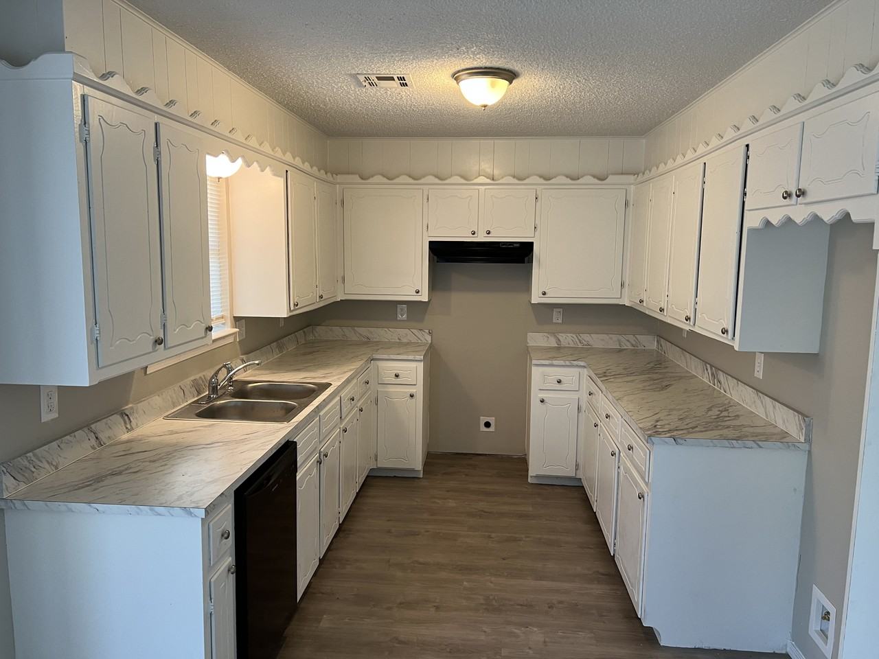 656 S Maywood Dr - Photo 3 of 9