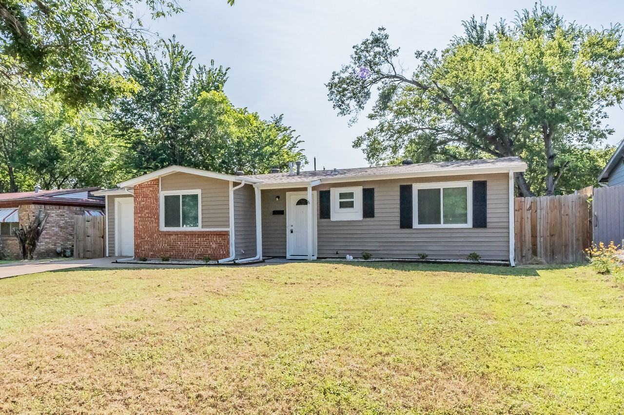2313 Carruthers Dr - Photo 2 of 32