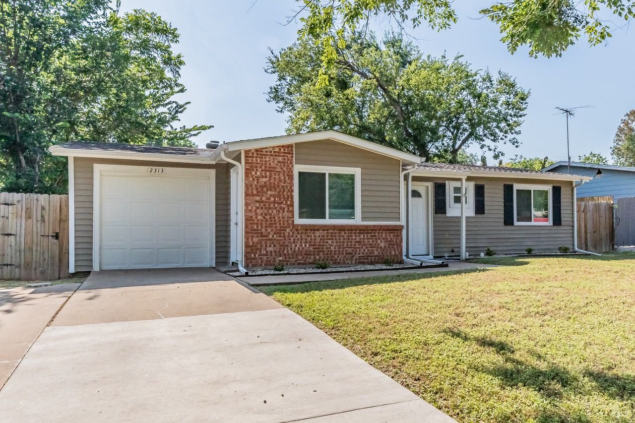 2313 Carruthers Dr - Photo 3 of 32