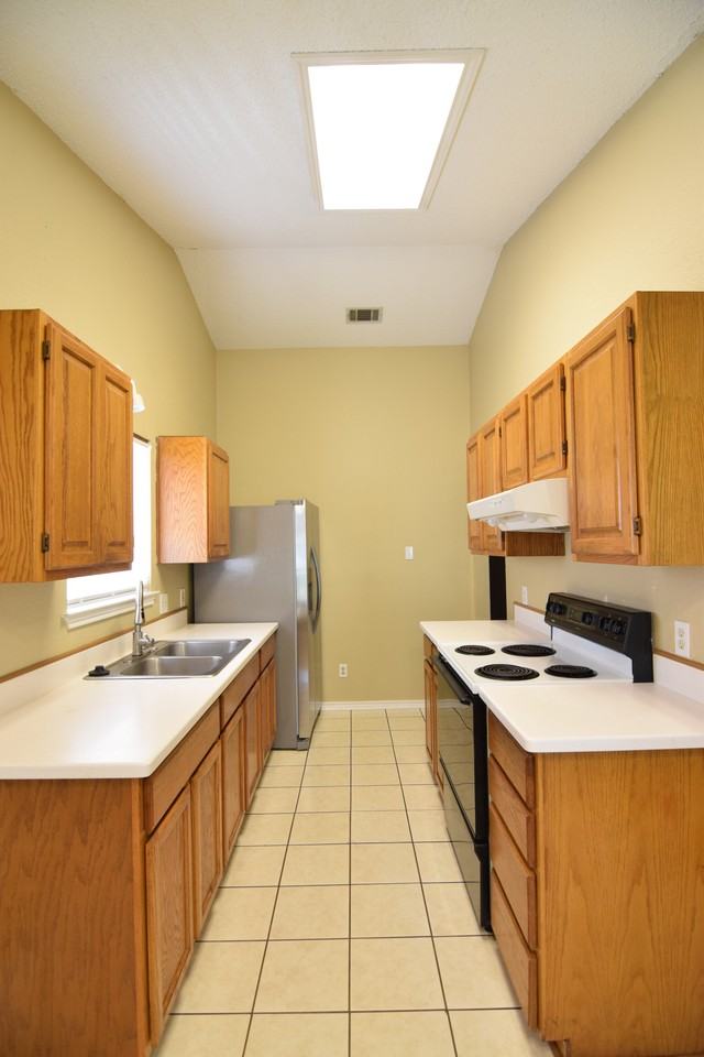 2502 Savage Dr - Photo 4 of 20