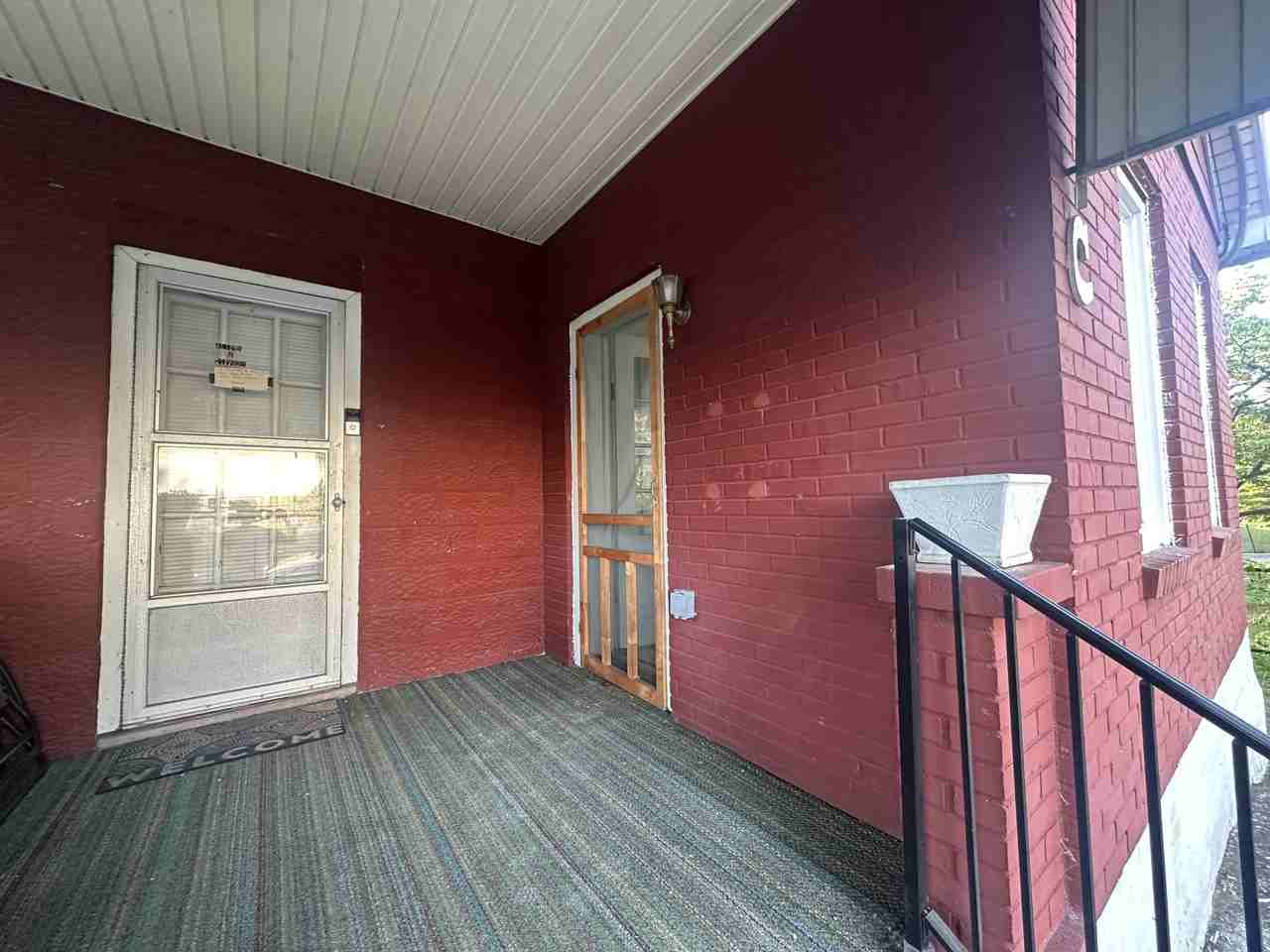 1925 2nd St #C - Photo 2 of 16