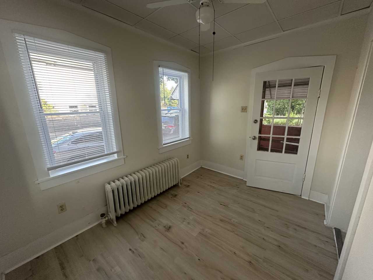 1925 2nd St #C - Photo 4 of 16