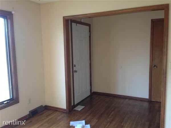 640 NE Clubhouse Dr - Photo 2 of 10