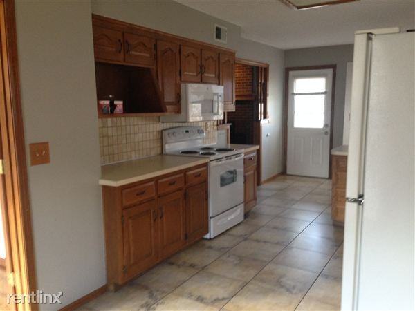 640 NE Clubhouse Dr - Photo 3 of 10