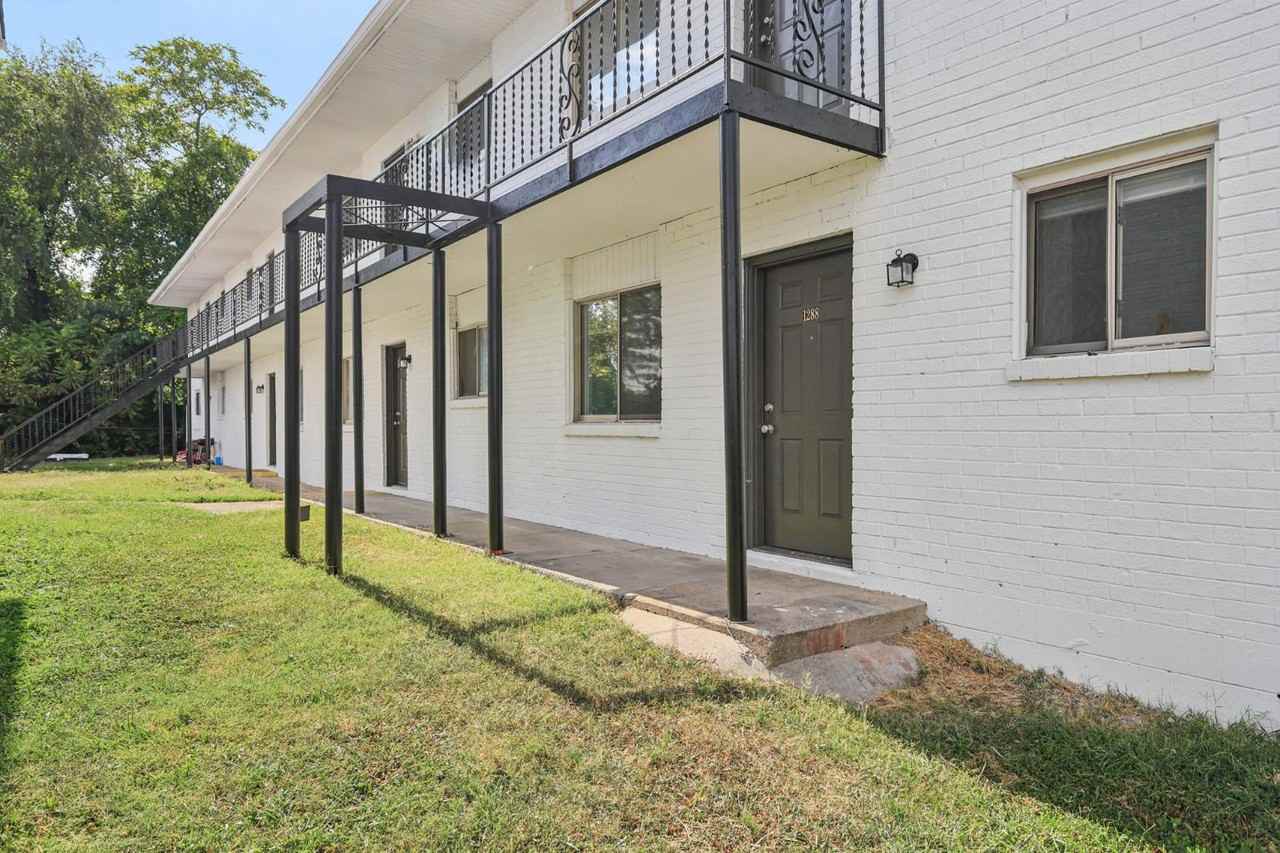 The Flats at 1200 - Photo 3 of 44