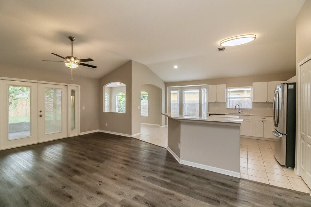 1465 Lake Shore Ranch Dr - Photo 3 of 16