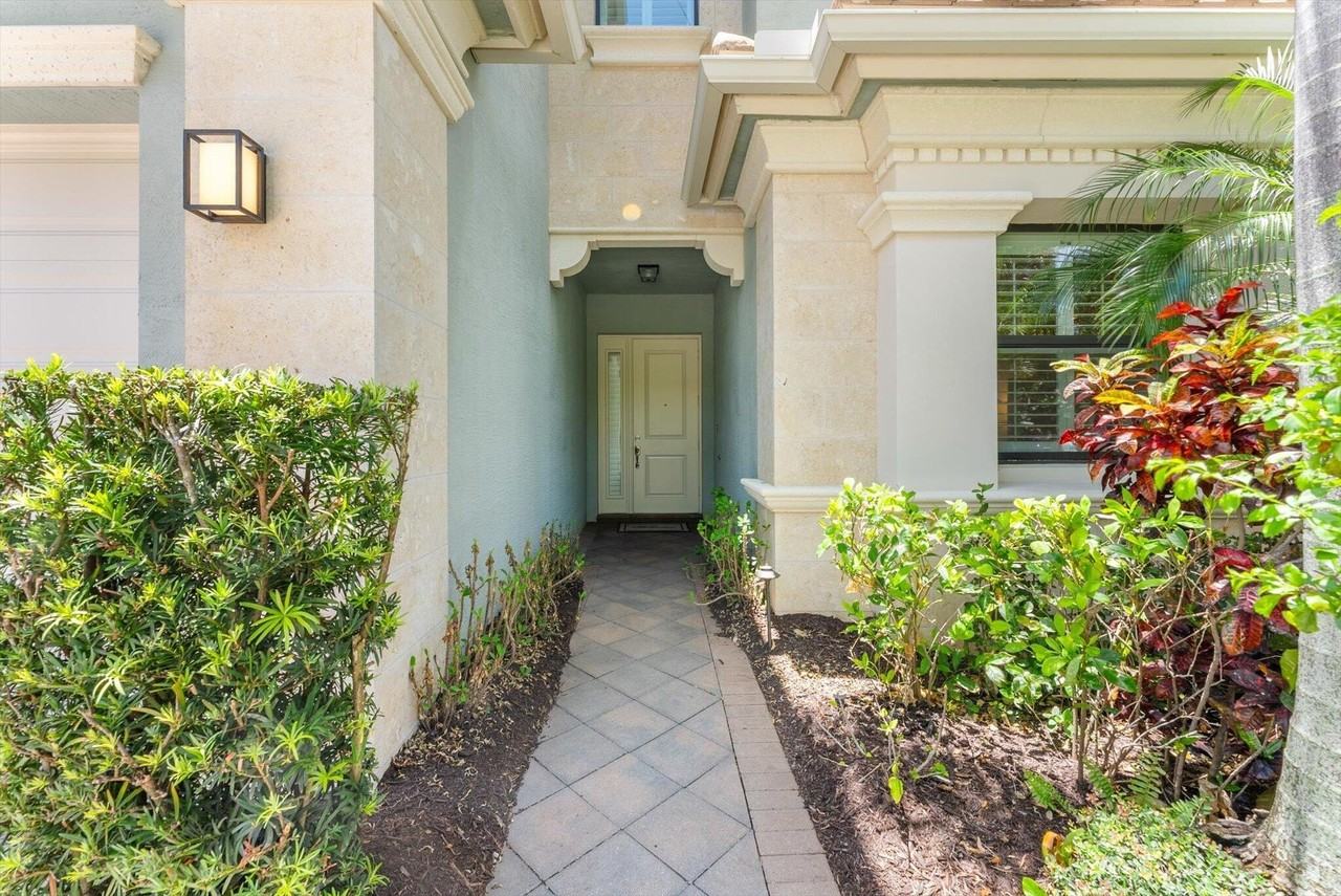 16615 Germaine Dr - Photo 4 of 49