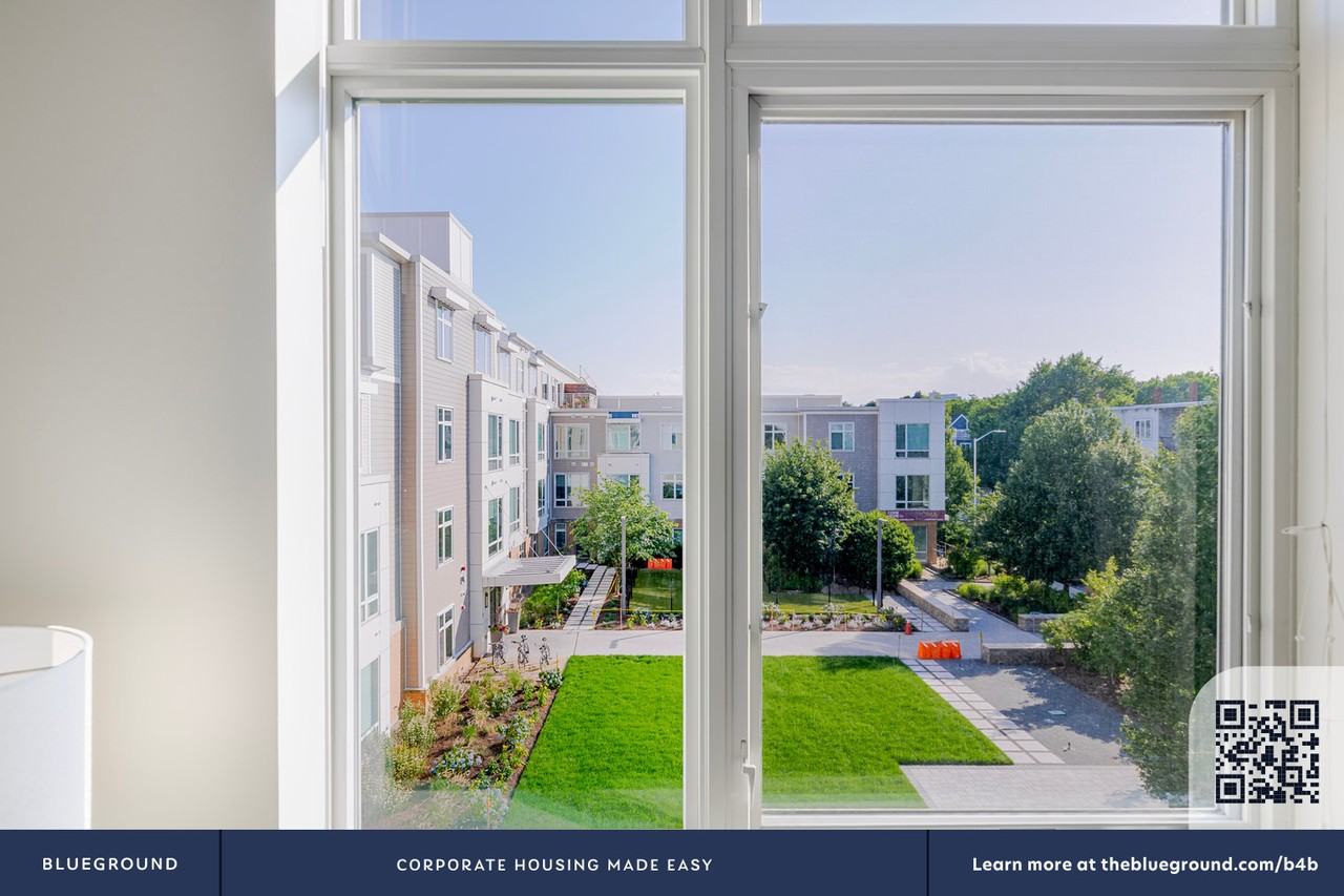 240 Sidney Street - Photo 6 of 30