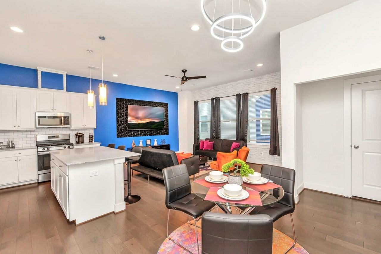 3644B Griggs Rd #1047940P - Photo 3 of 31