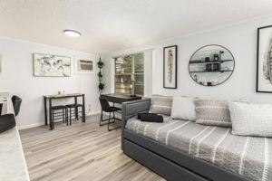 featured image of 1204 Country Ln