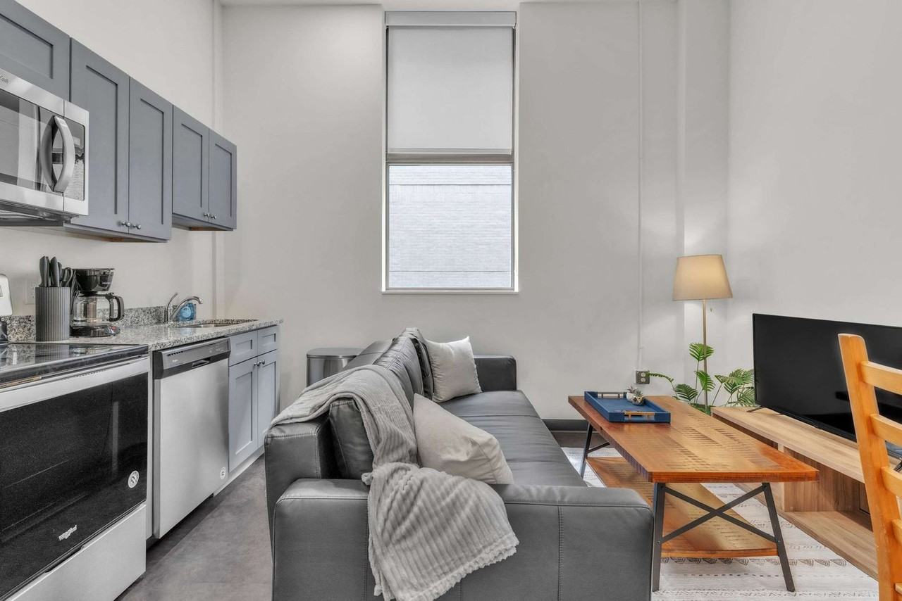 800 Penn Ave #1382975P - Photo 3 of 22