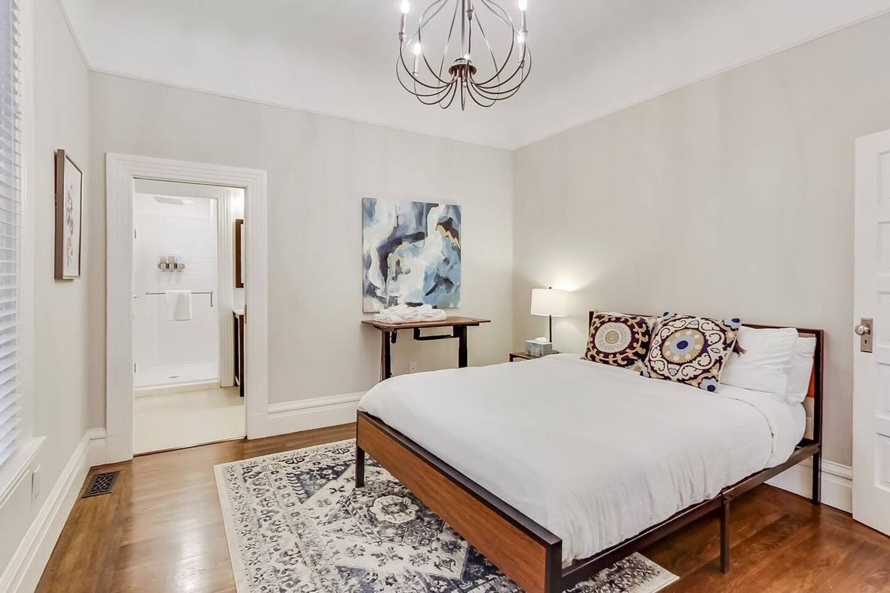 2207 E 21st St #1259137P - Photo 5 of 46