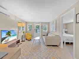 featured image of 1034 Ne 36th St