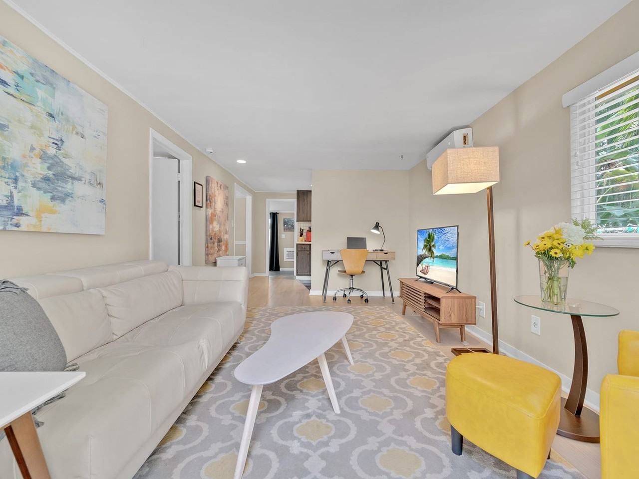 1034 Ne 36th St #1261569P - Photo 4 of 38