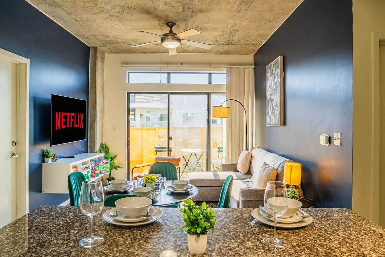 909 N 3rd St #1263047P - Photo 3 of 44