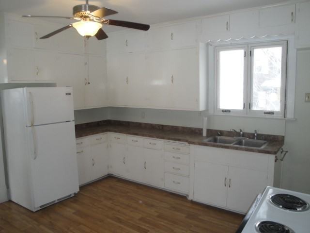 925 5th Ave S - Photo 2 of 12