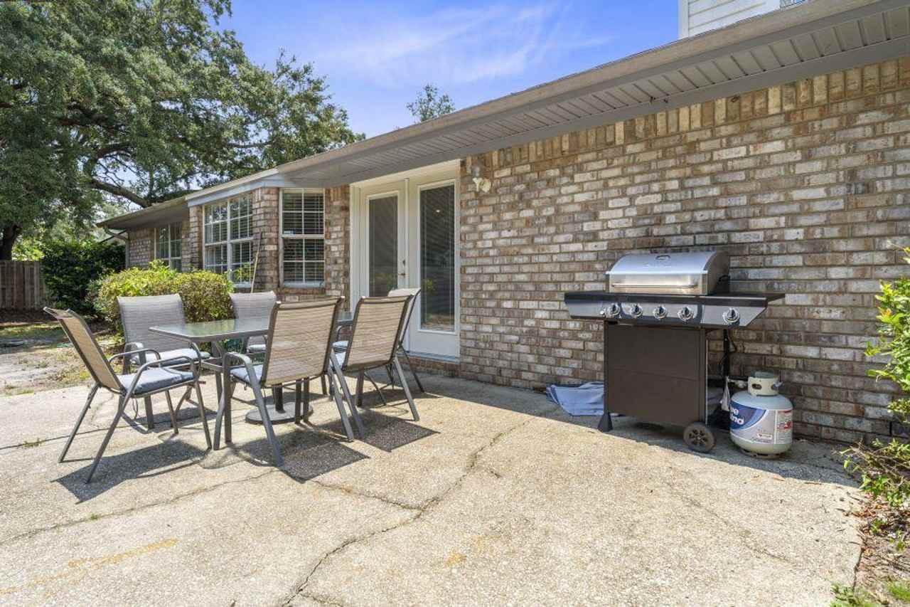 406 Shorewood Cir #1265965P - Photo 4 of 22