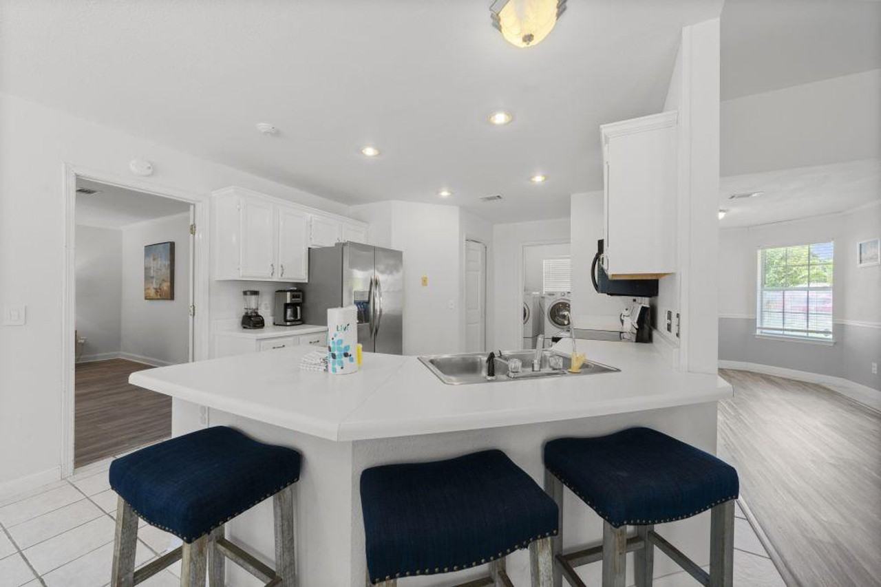 406 Shorewood Cir #1265965P - Photo 7 of 22