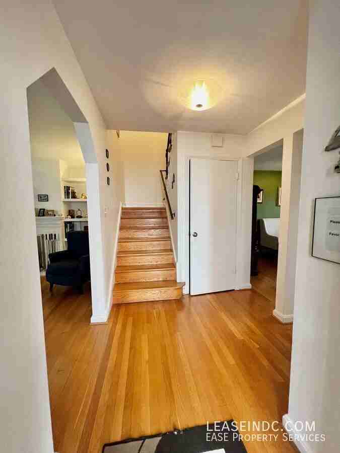 2906 Upton St Nw - Photo 2 of 28