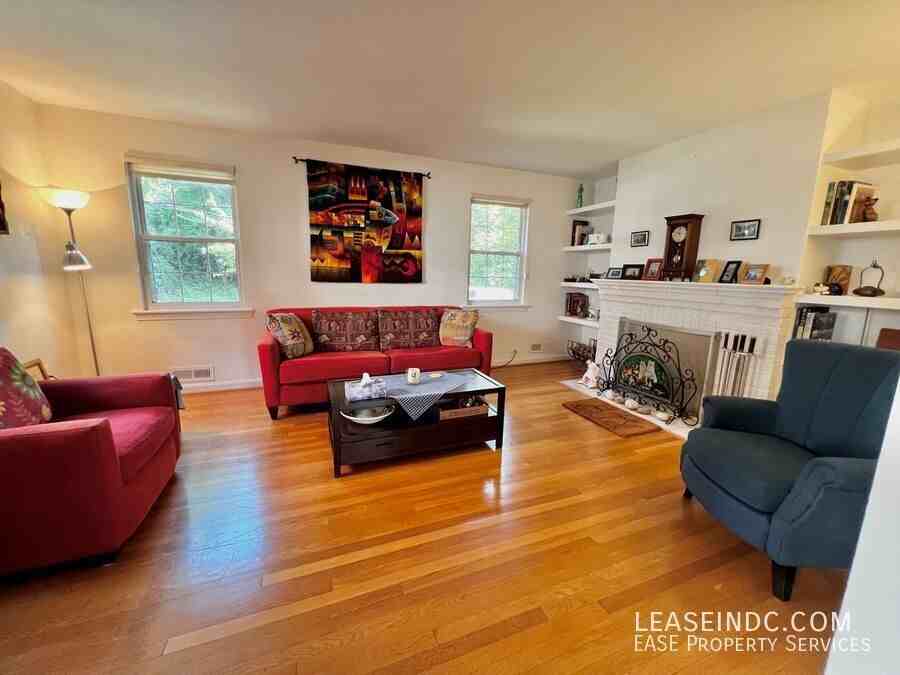 2906 Upton St Nw - Photo 3 of 28