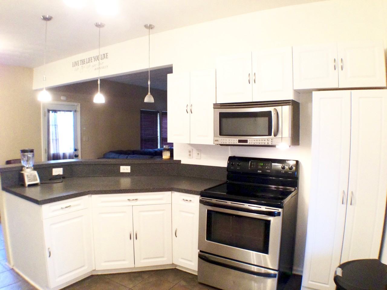 815 Maltby Cres - Photo 2 of 17