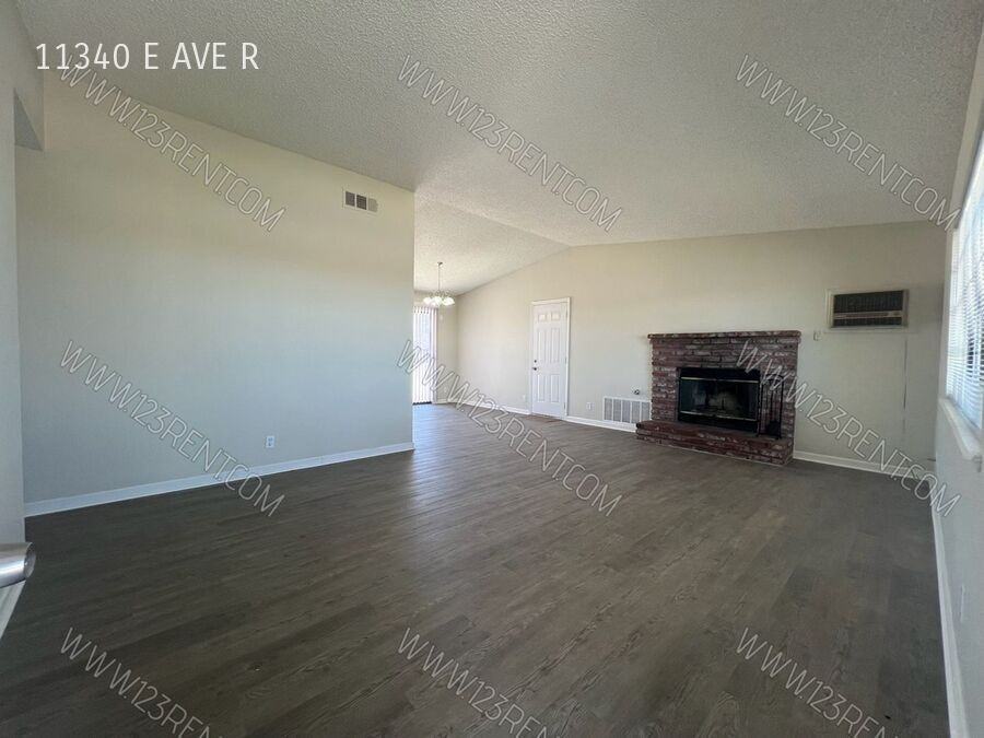 11340 E Avenue R - Photo 2 of 22