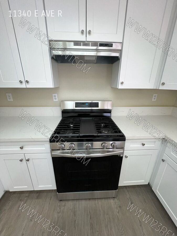 11340 E Avenue R - Photo 6 of 22