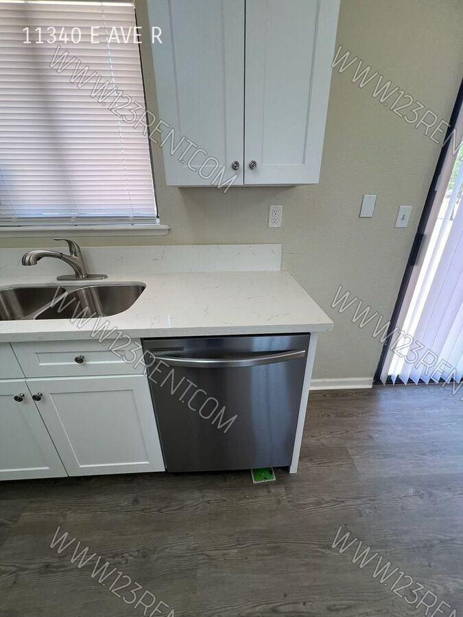 11340 E Avenue R - Photo 7 of 22