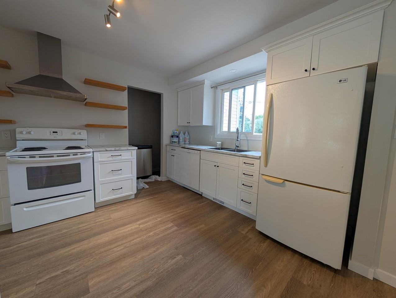 979 Hudson Drive - Photo 2 of 20