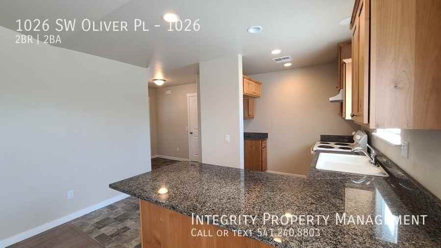 1026 Sw Oliver Pl #1026 - Photo 3 of 13