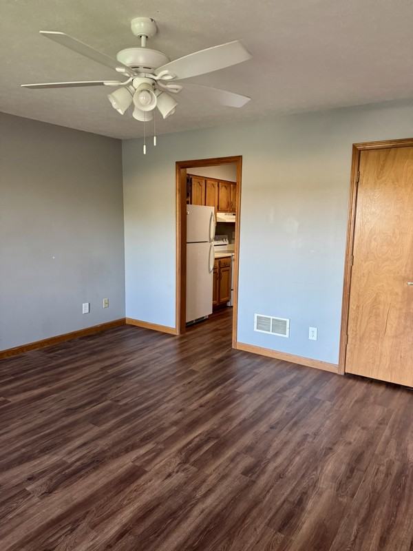 403 S Park Square Dr - Photo 3 of 10