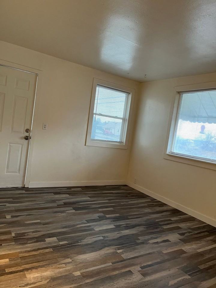 1029 S Division St #6 - Photo 7 of 9