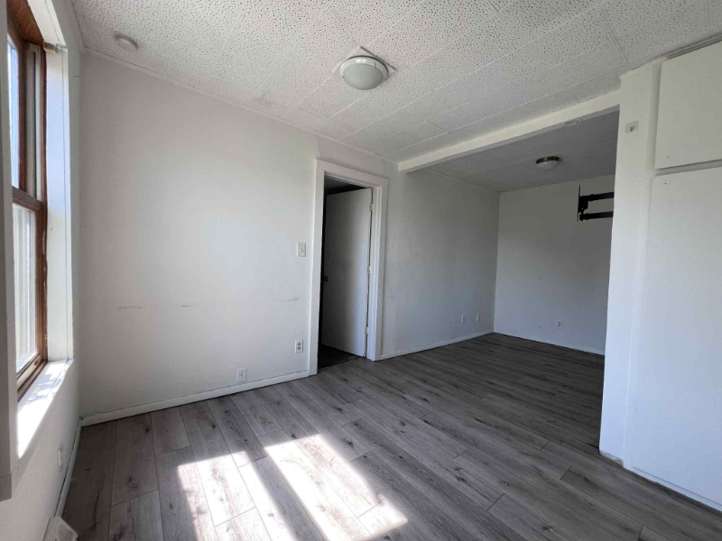 233 W Ayer St #3 - Photo 2 of 15