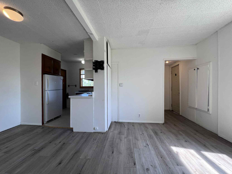 233 W Ayer St #3 - Photo 3 of 15