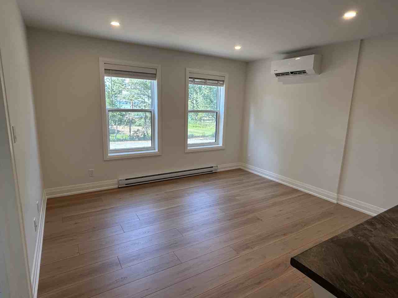 85 Fennell Crescent - Photo 2 of 18