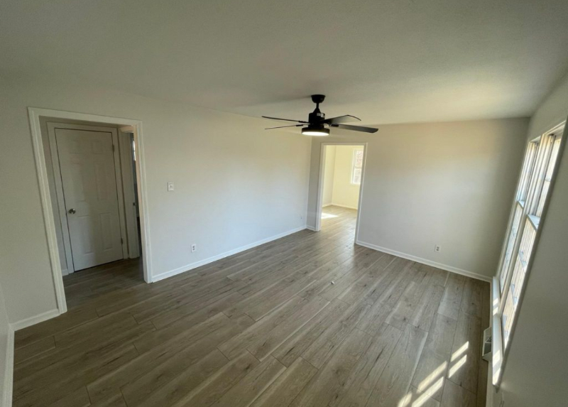 1514 Glenridge Rd - Photo 4 of 20