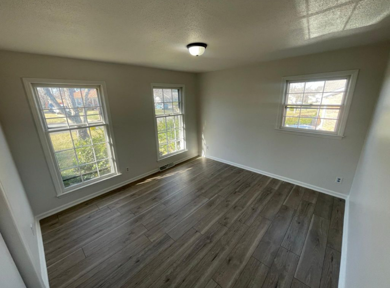 1514 Glenridge Rd - Photo 6 of 20