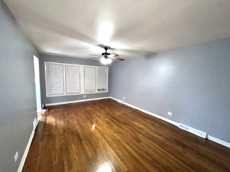 6622 S Damen Ave - Photo 3 of 13