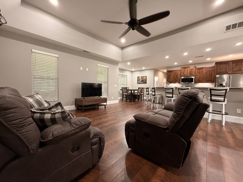 231 Farmer Cir - Photo 3 of 15