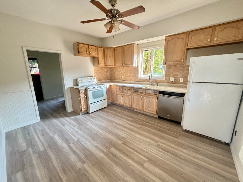 254 Watson St - Photo 3 of 10